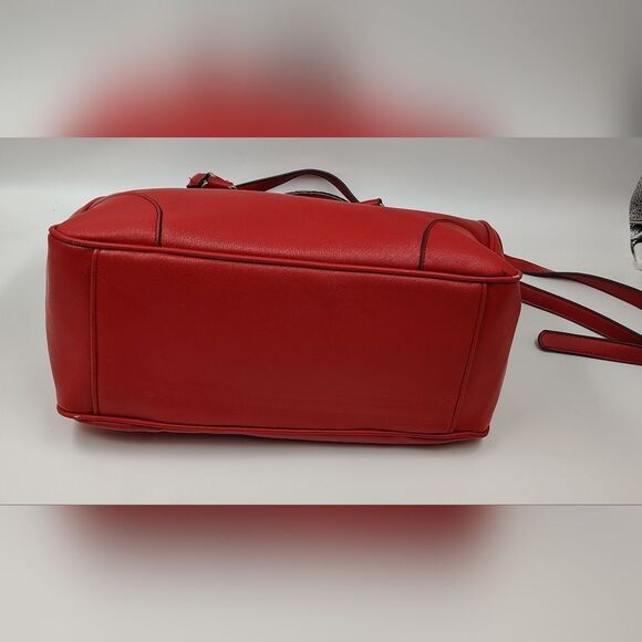 Red Handbag Purse W/ Gold Medallion - Picture 11 of 16